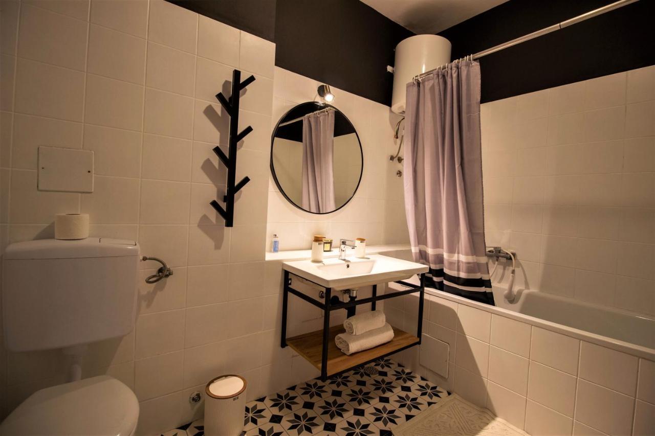 Modern Oasis Apartment Split Private Parking 外观 照片