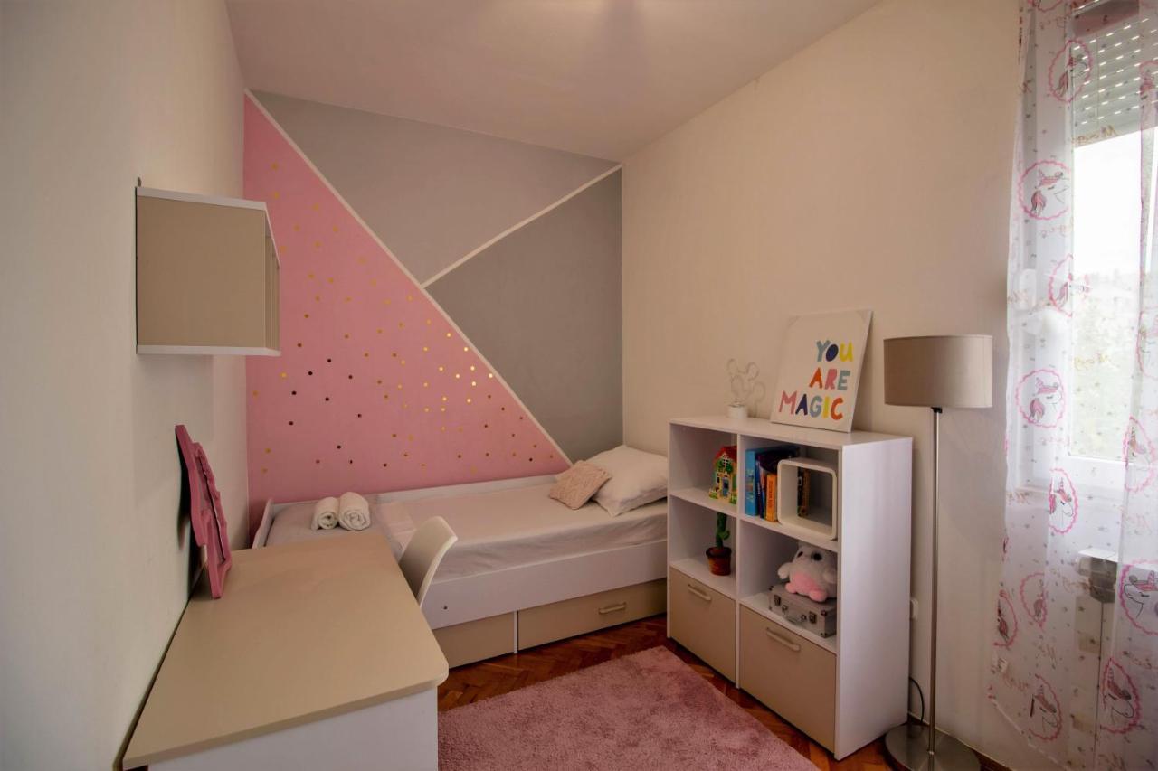 Modern Oasis Apartment Split Private Parking 外观 照片