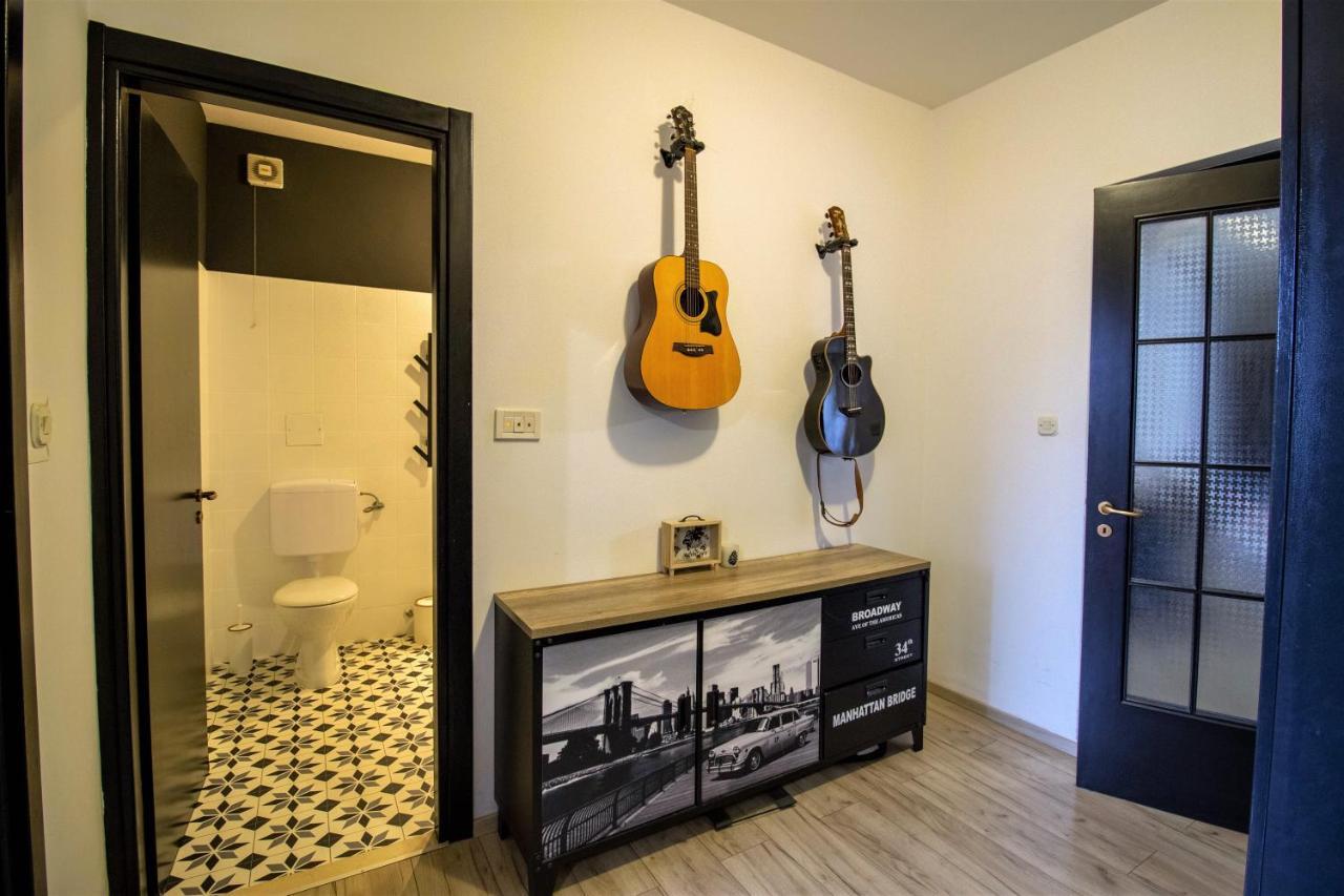 Modern Oasis Apartment Split Private Parking 外观 照片