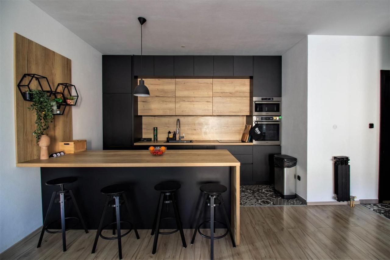 Modern Oasis Apartment Split Private Parking 外观 照片